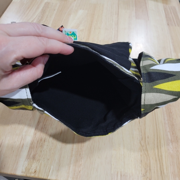 Kavu NWT Small Bag Crossbody or Shoulder - Picture 5 of 6